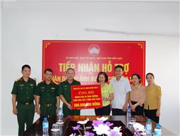 Quân khu 1 trao tiền ủng hộ đồng bào bị ảnh hưởng cơn bão số 3 tỉnh Bắc Kạn